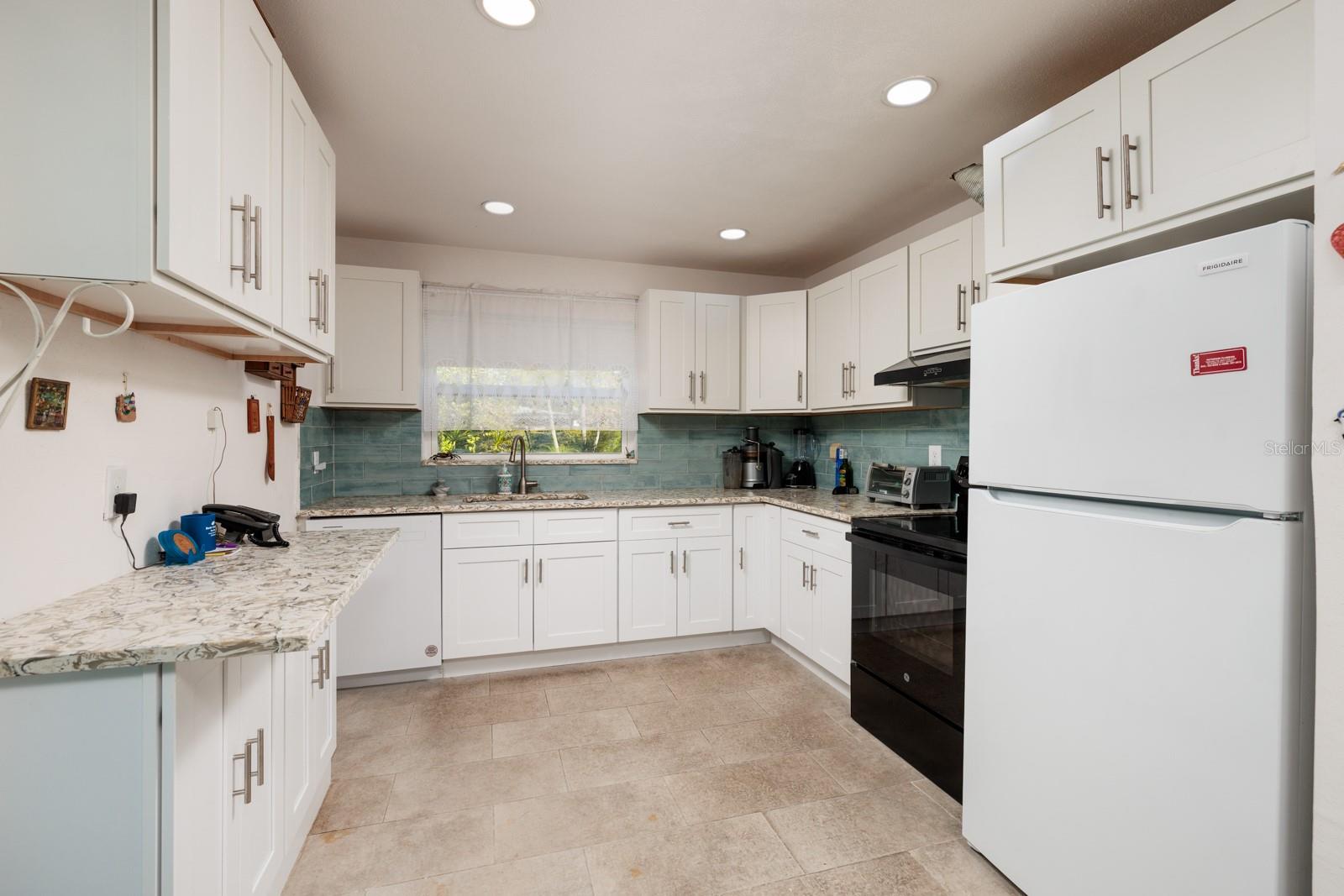 284 SUNLIT COVE DR NE, ST PETERSBURG, FL, 33702