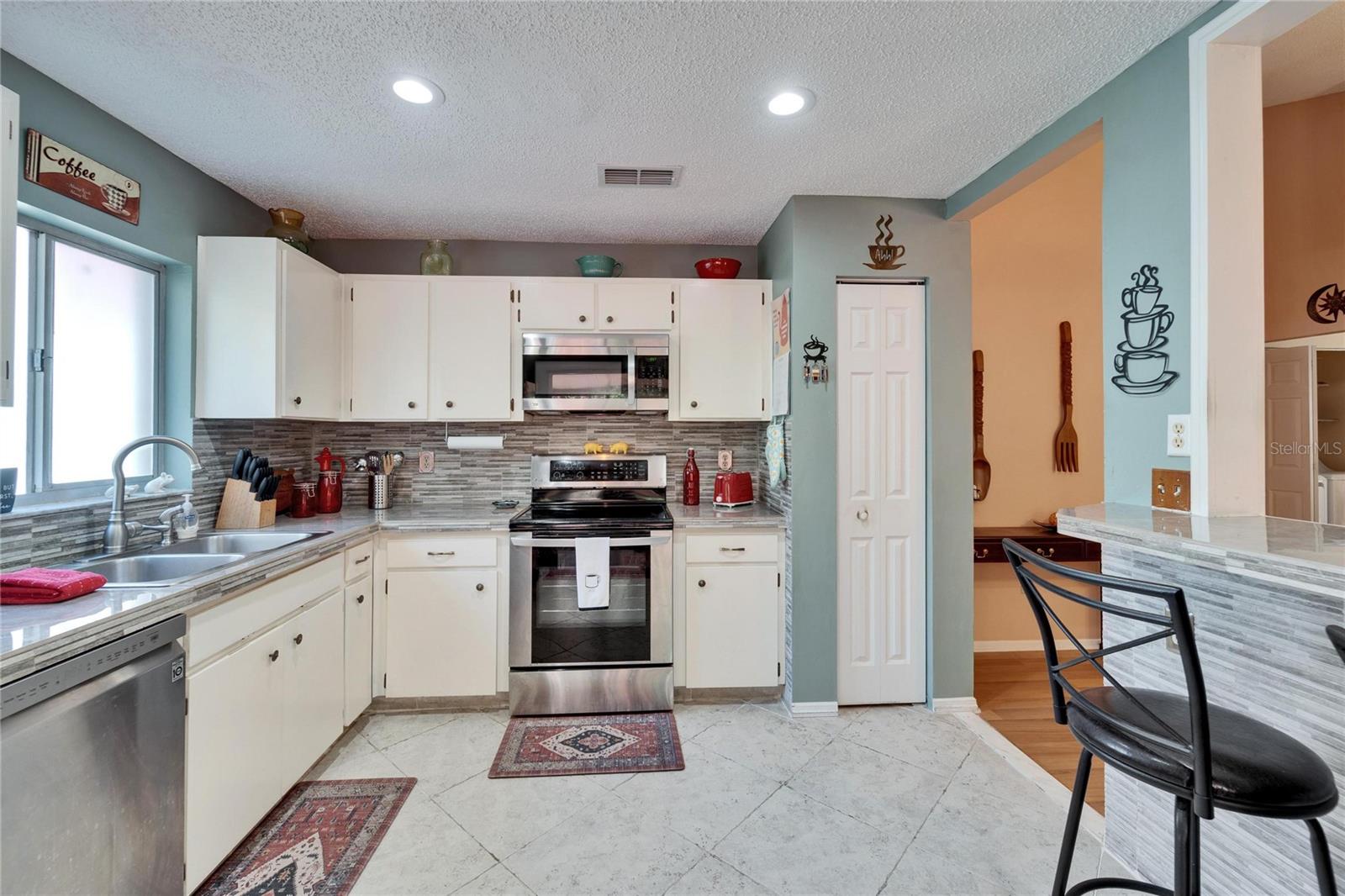 2033 SHADOW PINE DR, BRANDON, FL, 33511