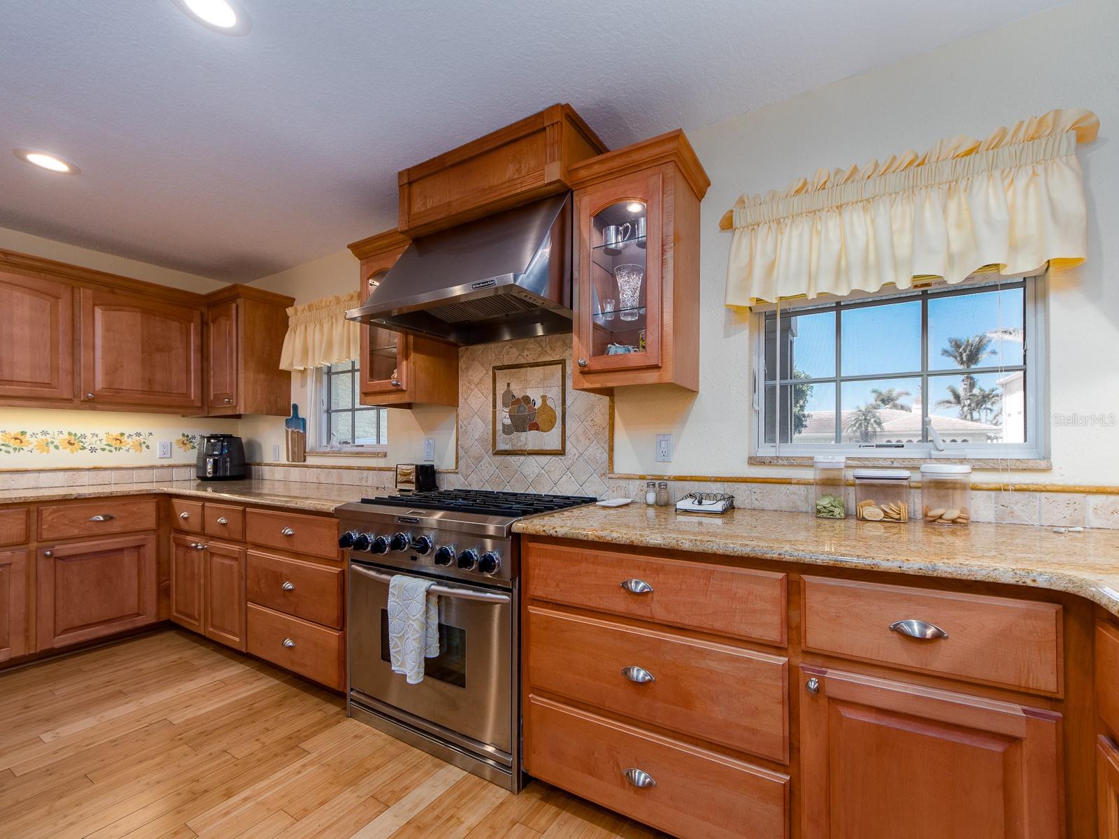 1140 81ST ST S, ST PETERSBURG, FL, 33707