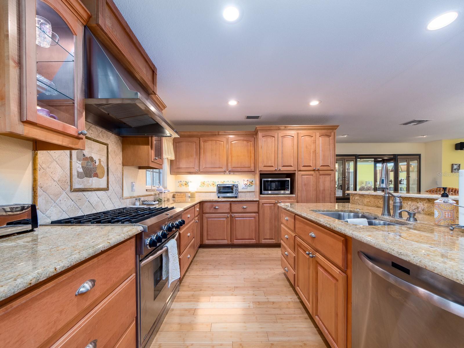 1140 81ST ST S, ST PETERSBURG, FL, 33707