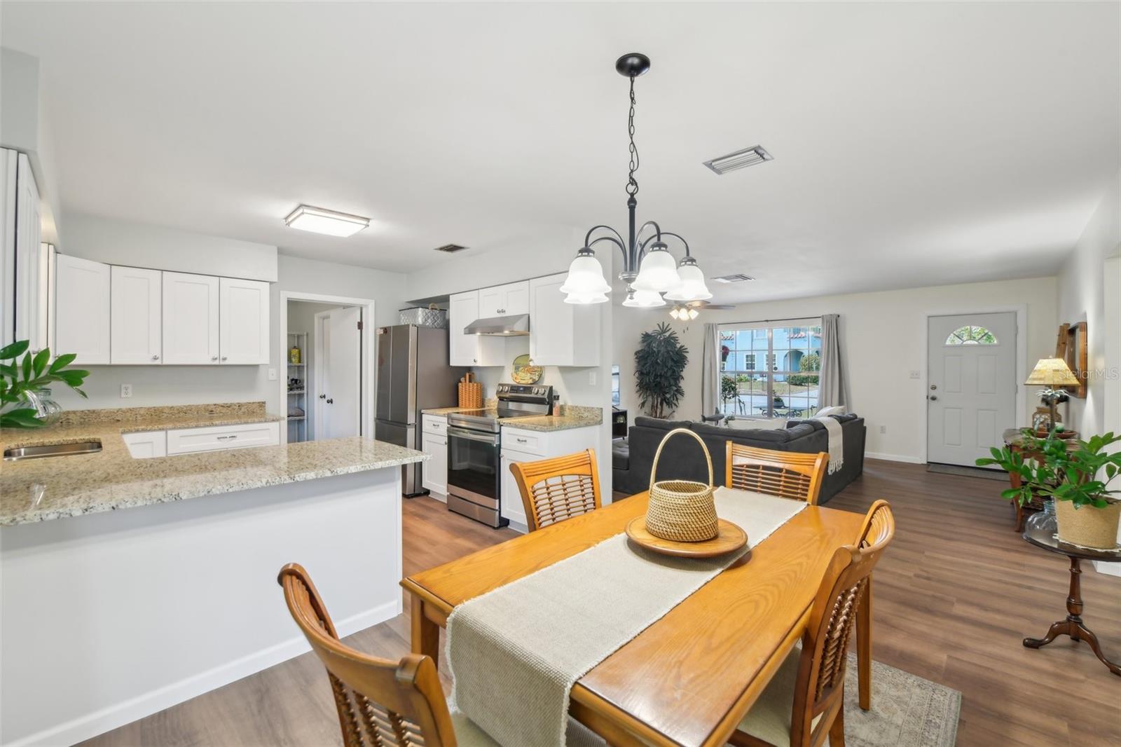 1125 HILLCREST CT, EUSTIS, FL, 32726