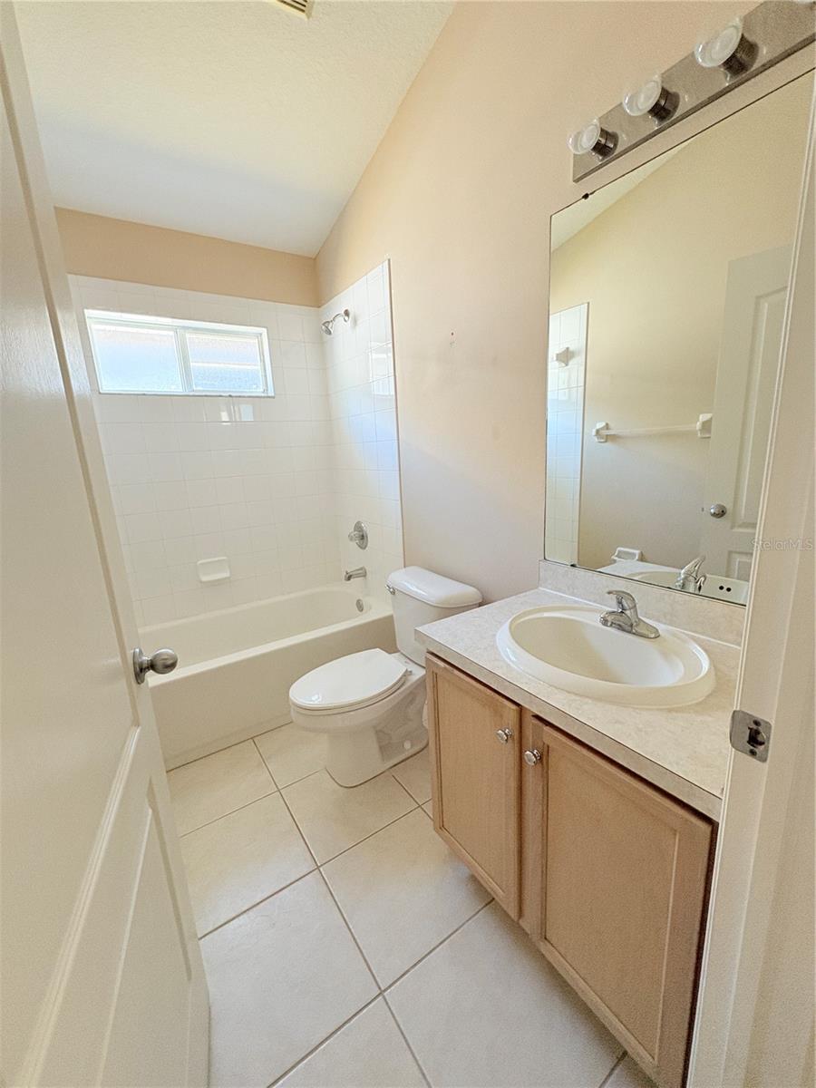 8523 CANTERBURY LAKE BLVD, TAMPA, FL, 33619