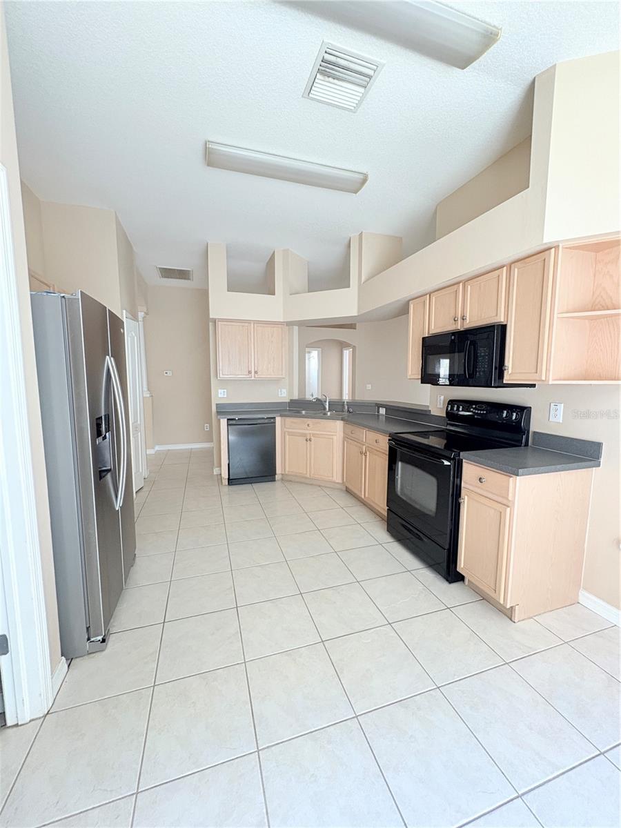 8523 CANTERBURY LAKE BLVD, TAMPA, FL, 33619