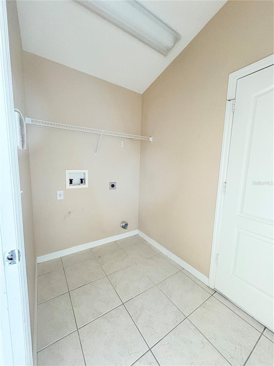 8523 CANTERBURY LAKE BLVD, TAMPA, FL, 33619