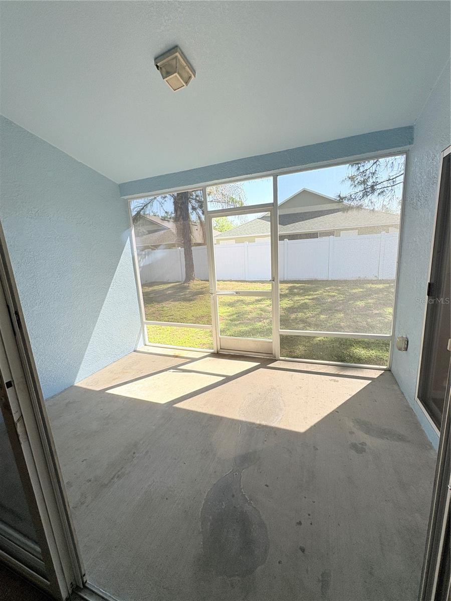 8523 CANTERBURY LAKE BLVD, TAMPA, FL, 33619