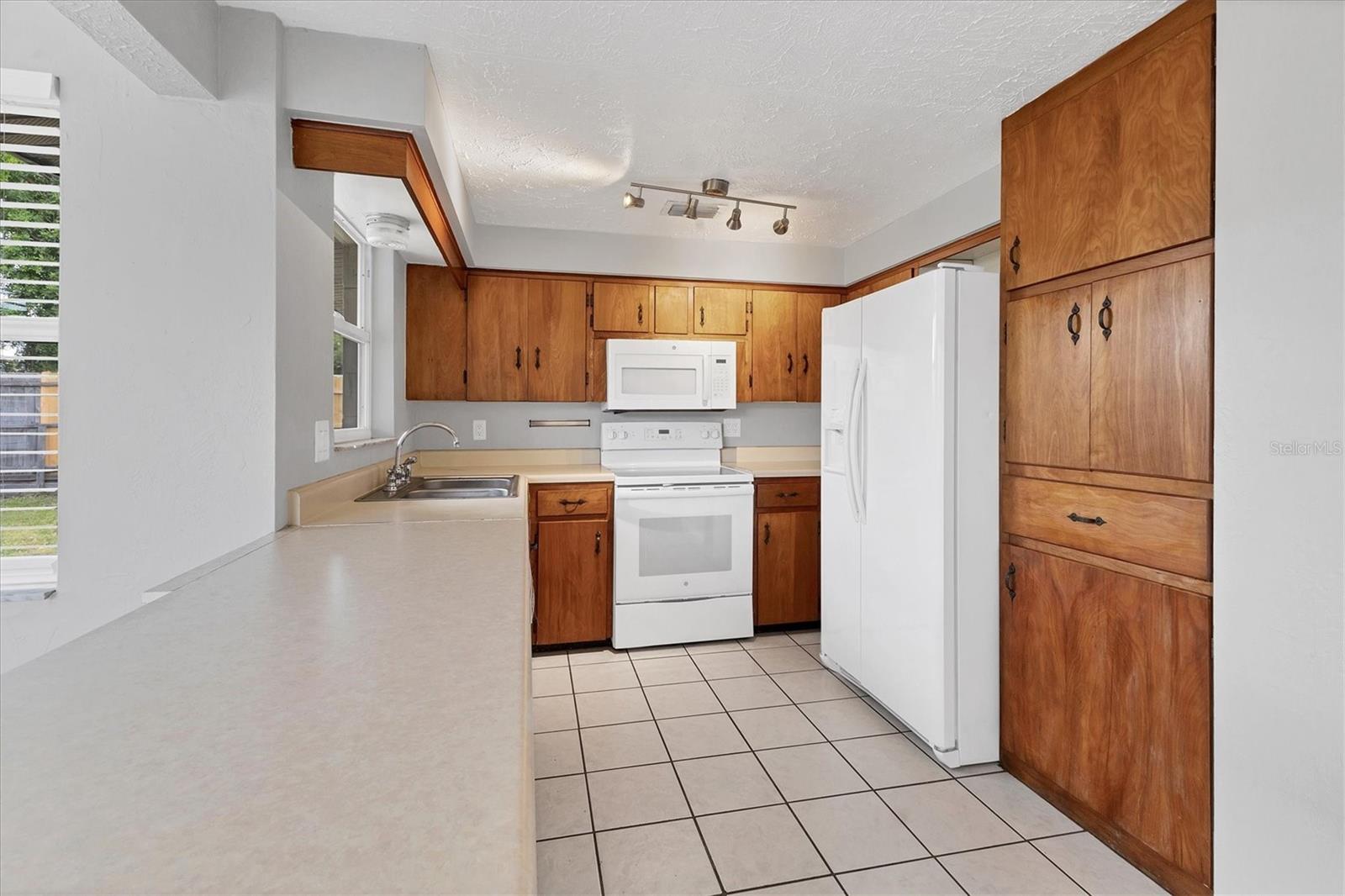 2105 LEE LANE, SARASOTA, FL, 34231