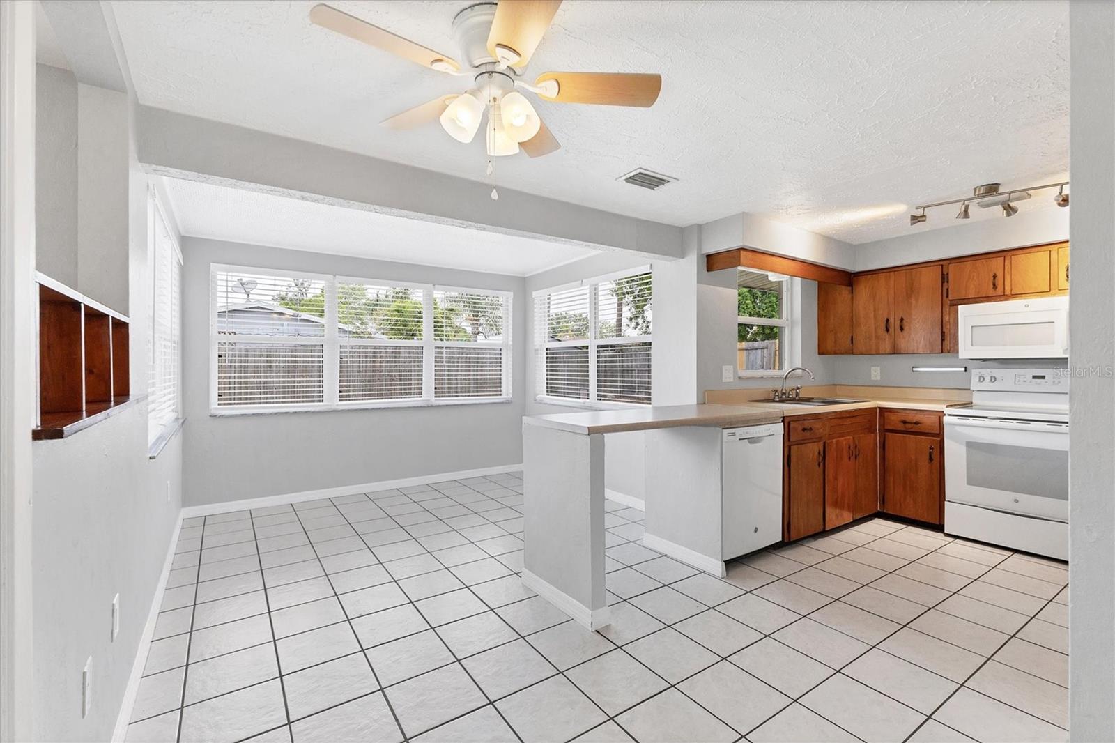 2105 LEE LANE, SARASOTA, FL, 34231