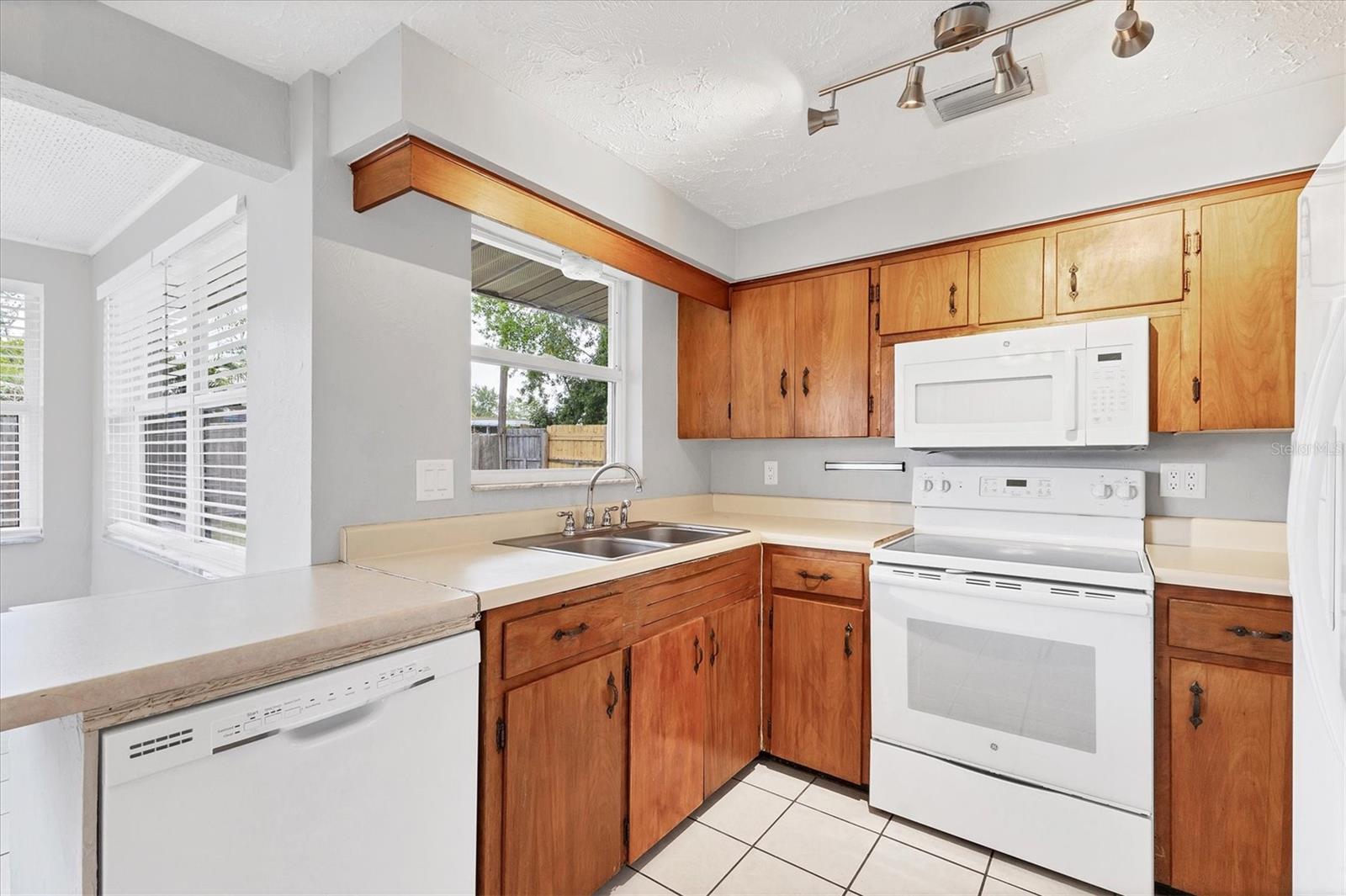 2105 LEE LANE, SARASOTA, FL, 34231
