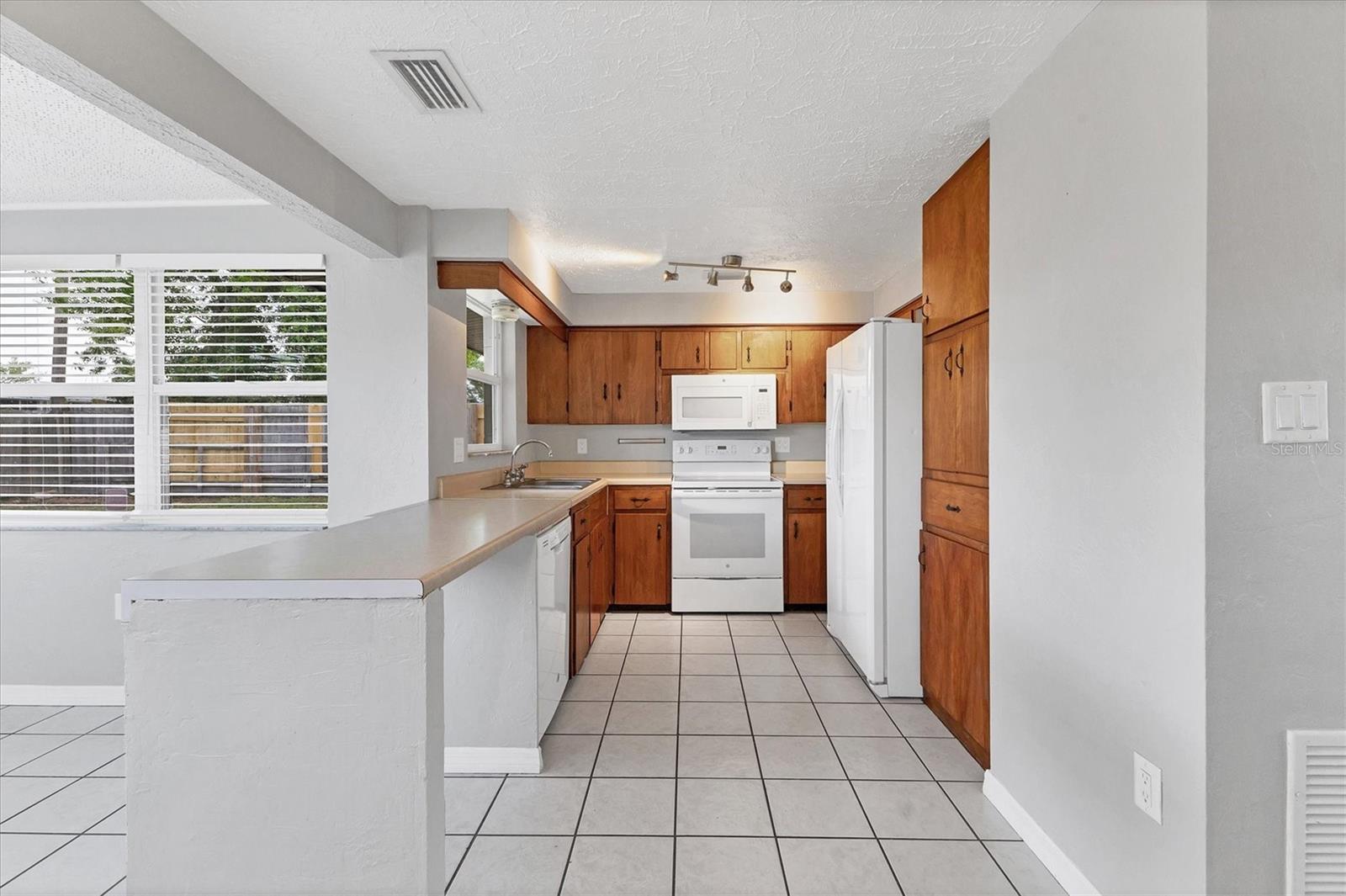 2105 LEE LANE, SARASOTA, FL, 34231