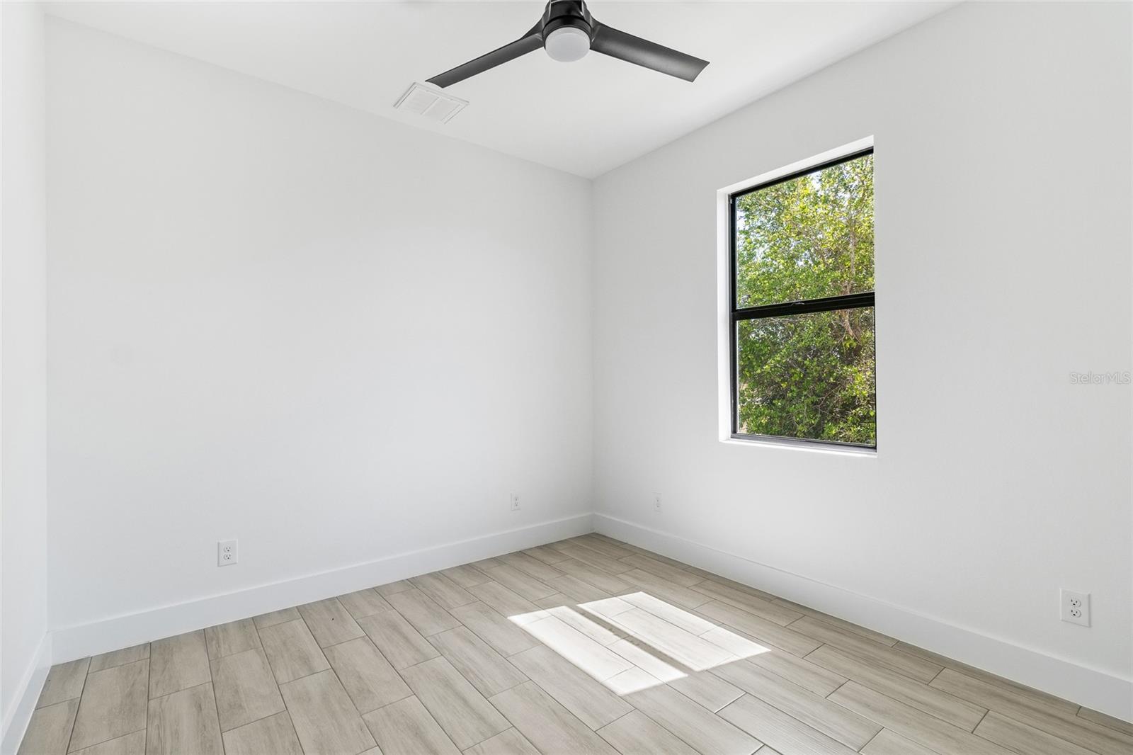 2032 NE 20TH TER, CAPE CORAL, FL, 33909