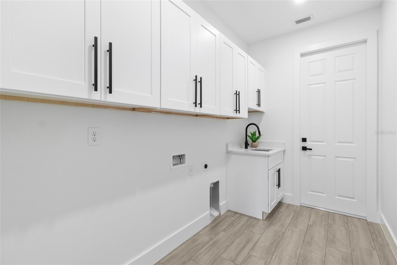 2032 NE 20TH TER, CAPE CORAL, FL, 33909