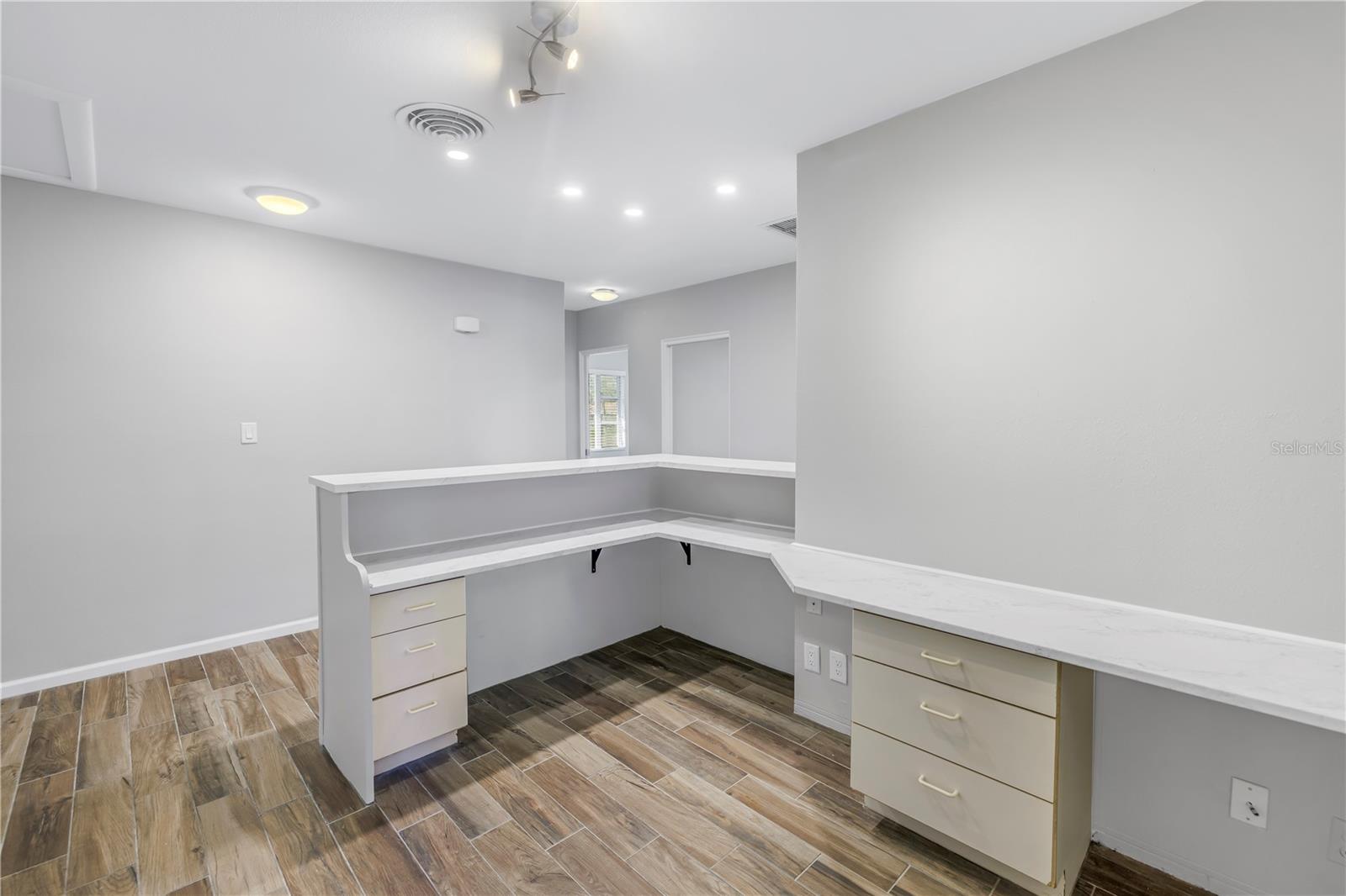 6017 DR MARTIN LUTHER KING JR ST N #J, ST PETERSBURG, FL, 33703