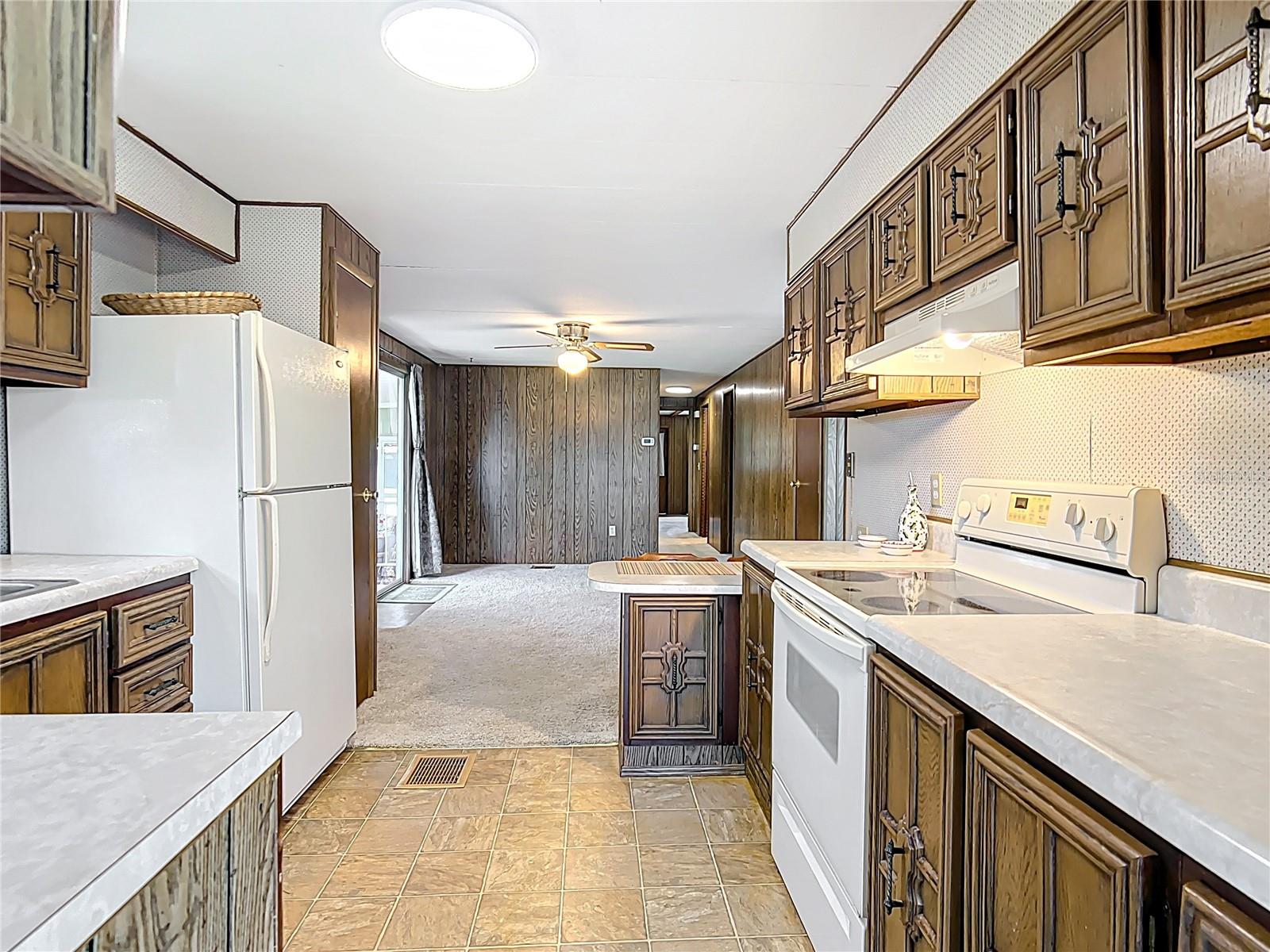 12706 LAKE DORA CIR, TAVARES, FL, 32778