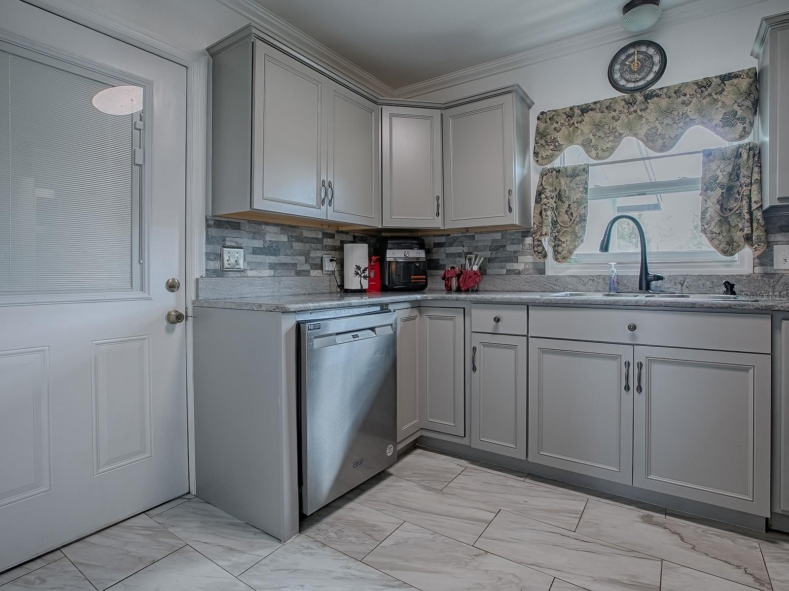 123 W DADE AVE, BUSHNELL, FL, 33513