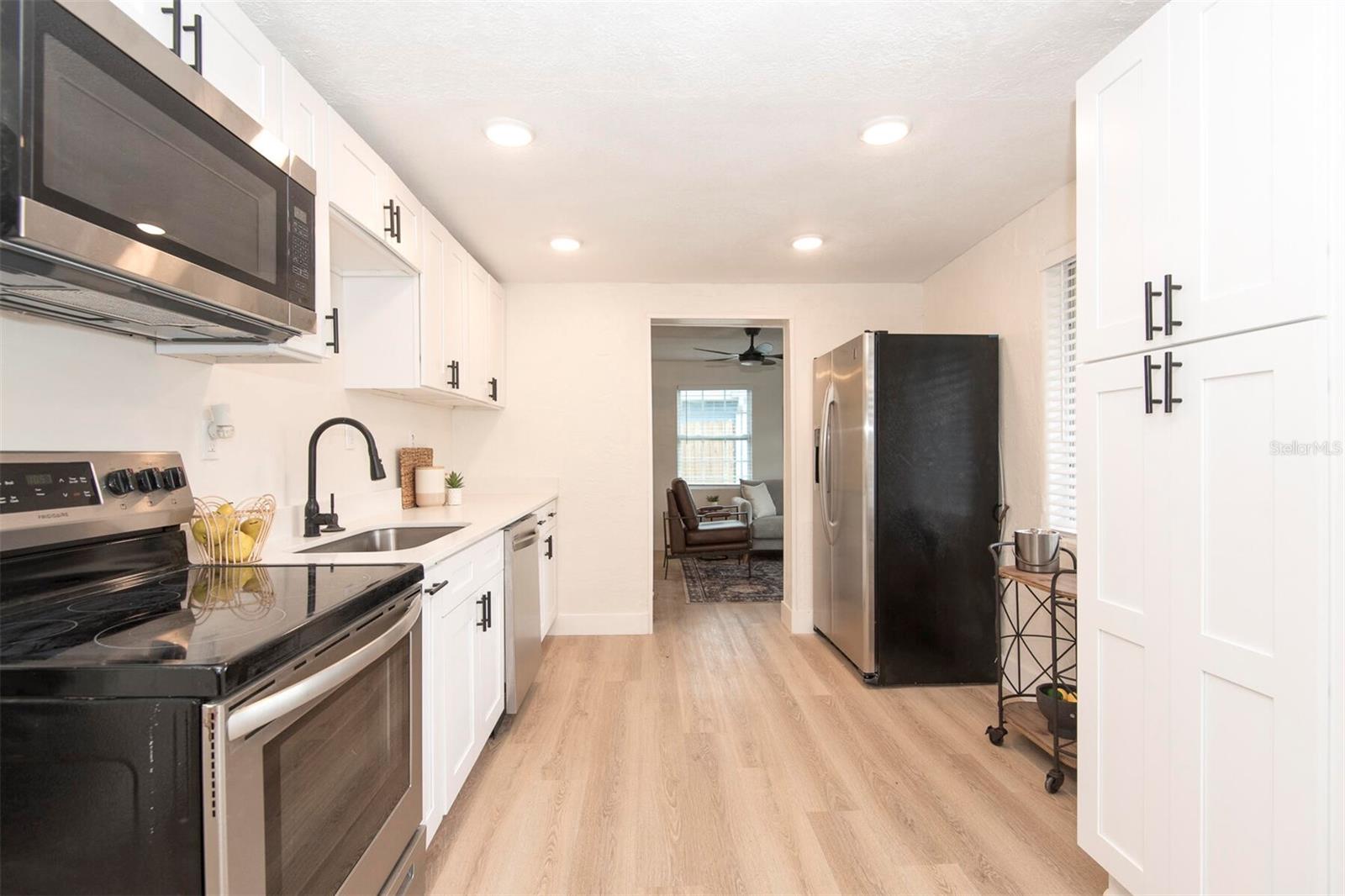 913 LAKE AVE, EDGEWATER, FL, 32132