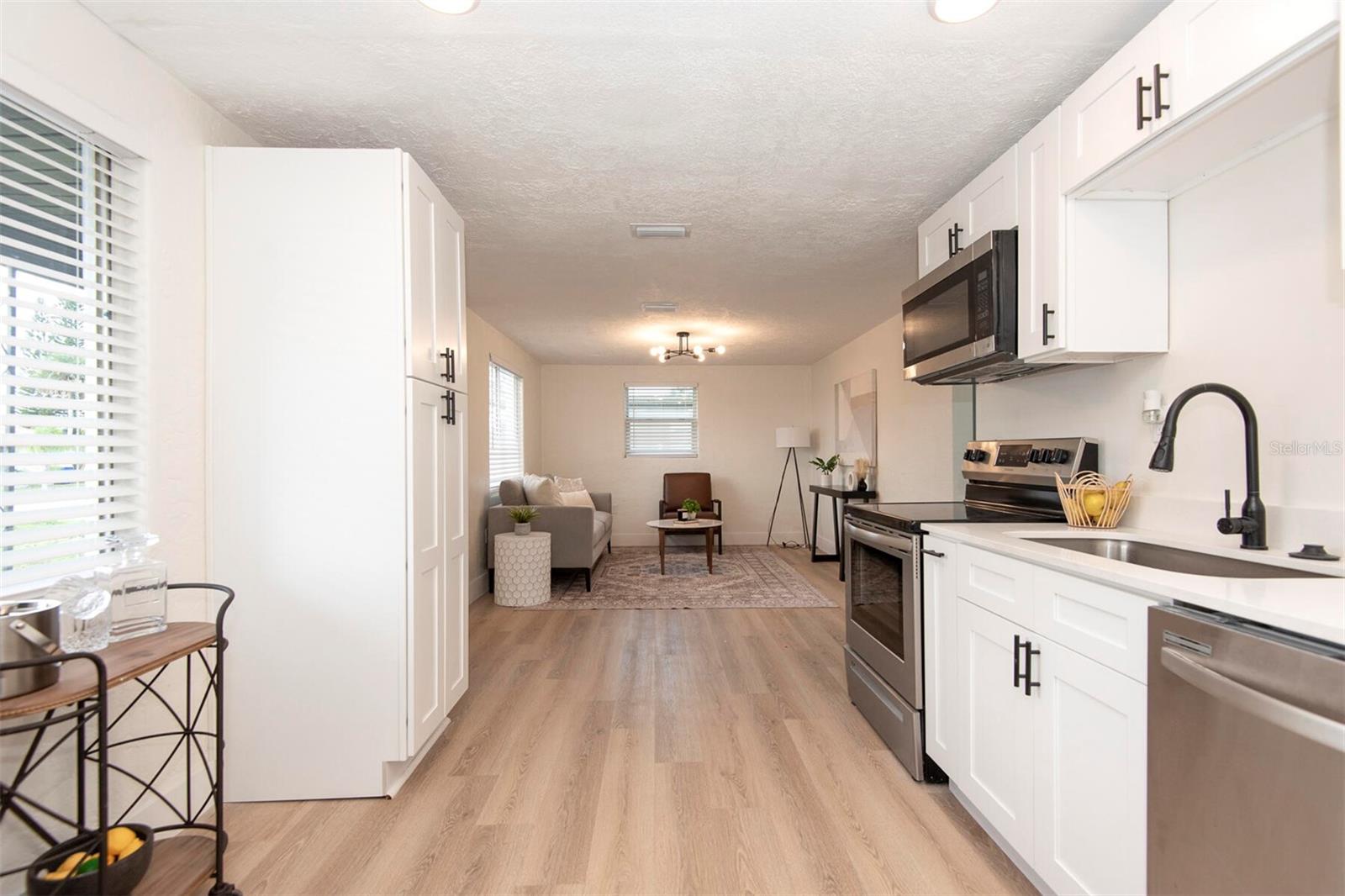 913 LAKE AVE, EDGEWATER, FL, 32132