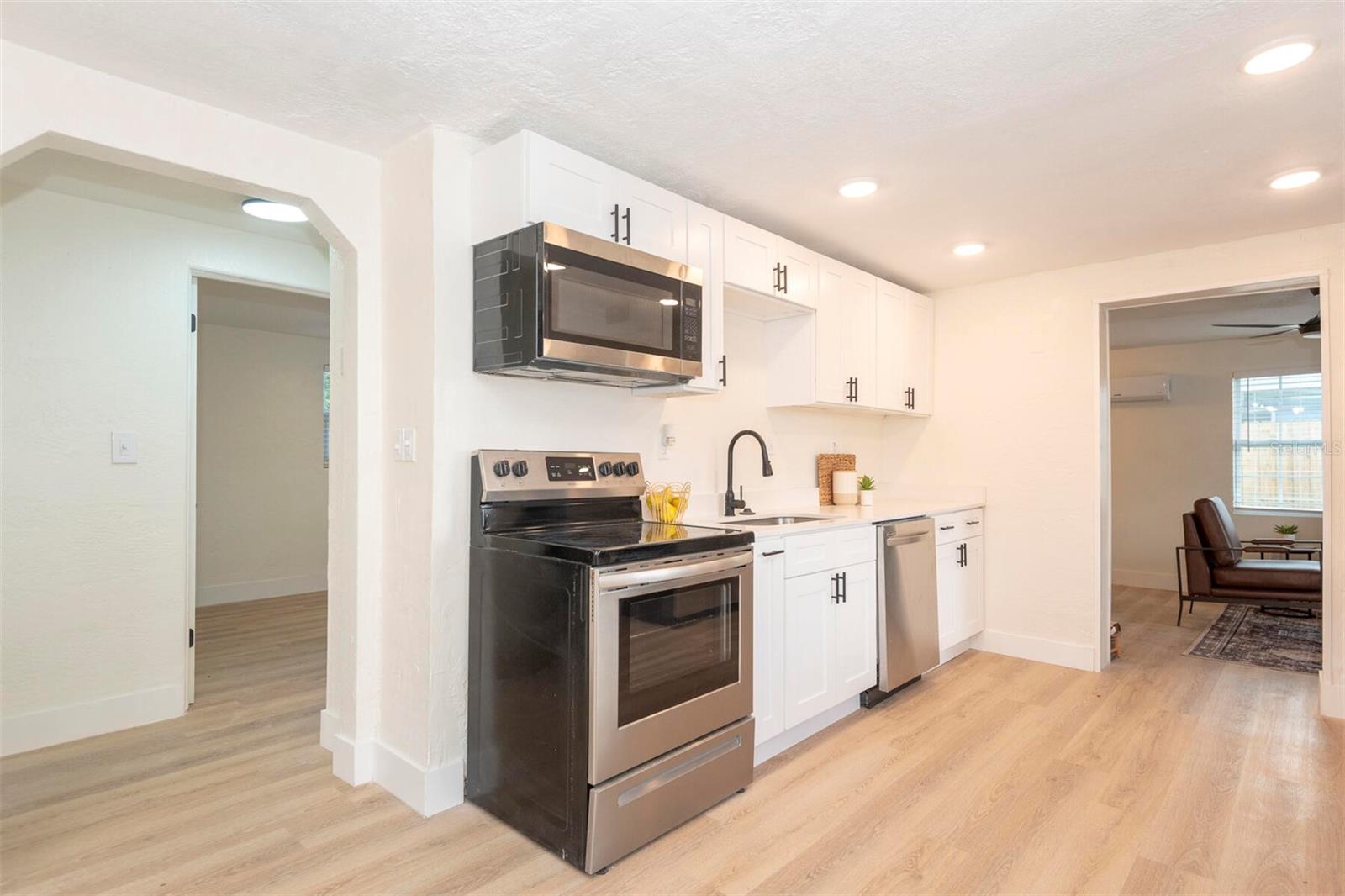 913 LAKE AVE, EDGEWATER, FL, 32132