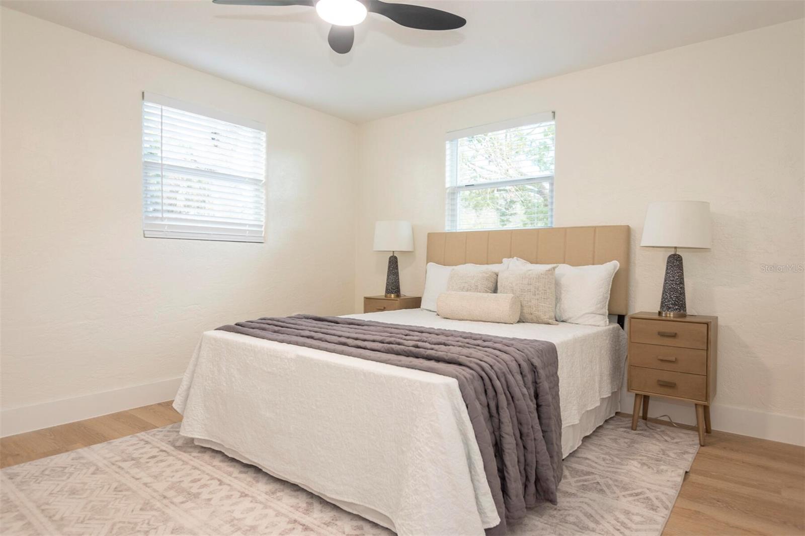 913 LAKE AVE, EDGEWATER, FL, 32132