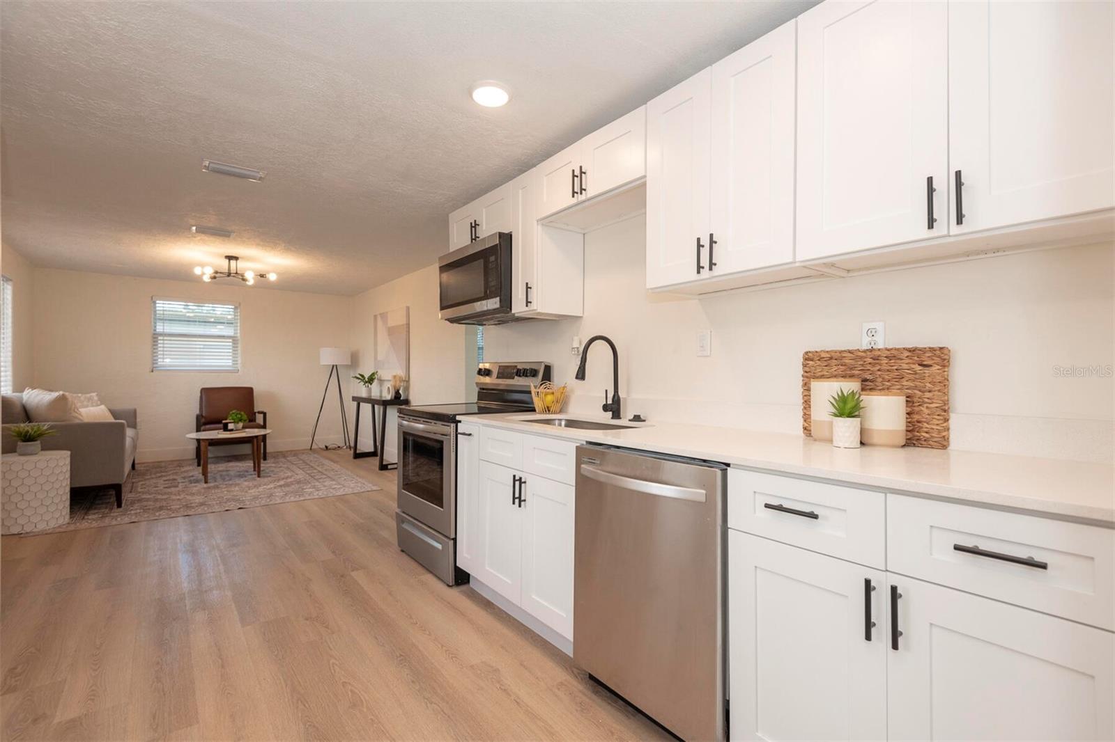 913 LAKE AVE, EDGEWATER, FL, 32132
