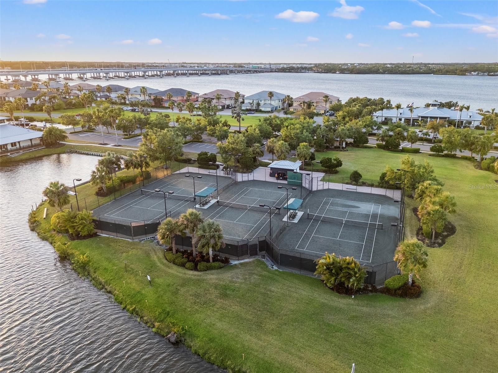 1110 OVERLOOK CT, BRADENTON, FL, 34208