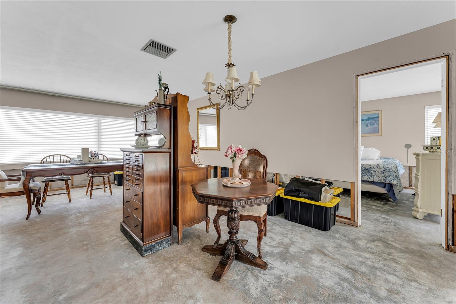 7000 GREENBRIER DR, SEMINOLE, FL, 33777