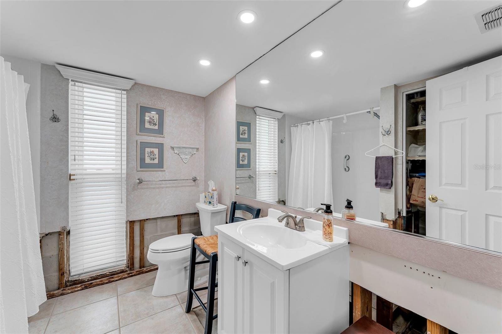 7000 GREENBRIER DR, SEMINOLE, FL, 33777