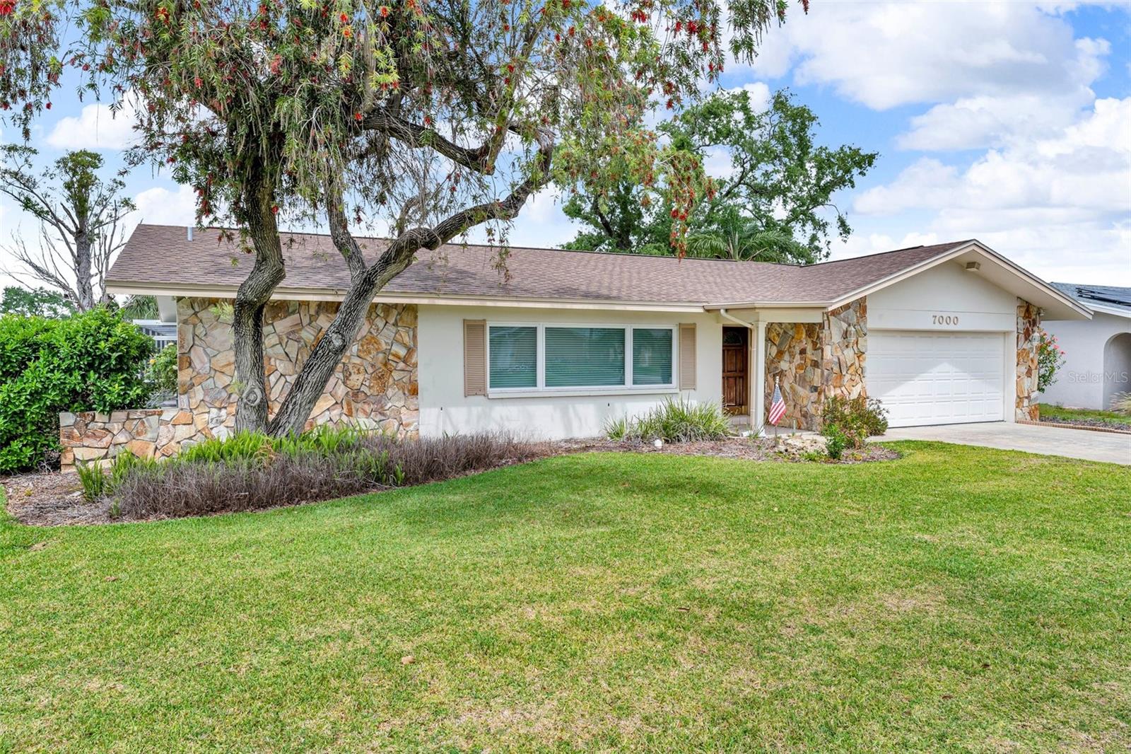 7000 GREENBRIER DR, SEMINOLE, FL, 33777