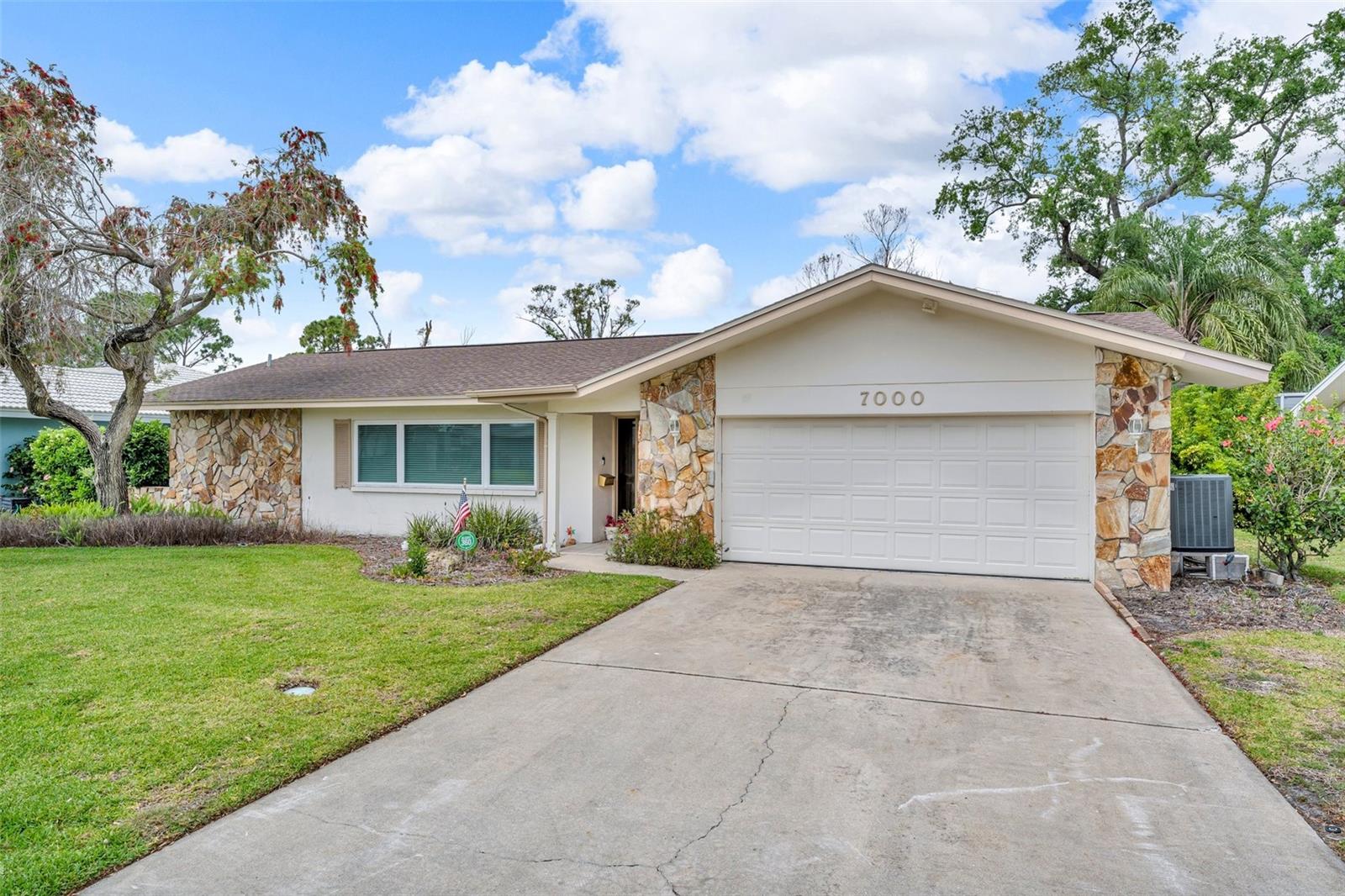 7000 GREENBRIER DR, SEMINOLE, FL, 33777