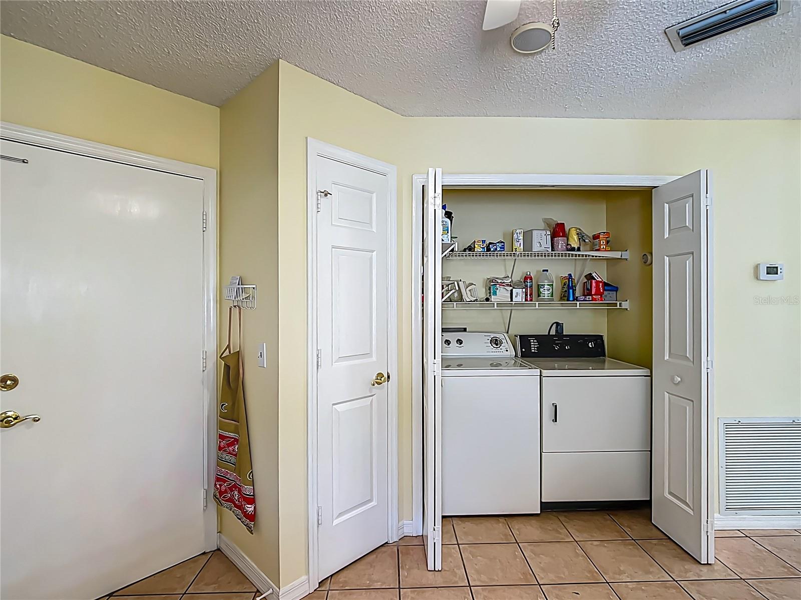 916 CANCUN CT, LADY LAKE, FL, 32159