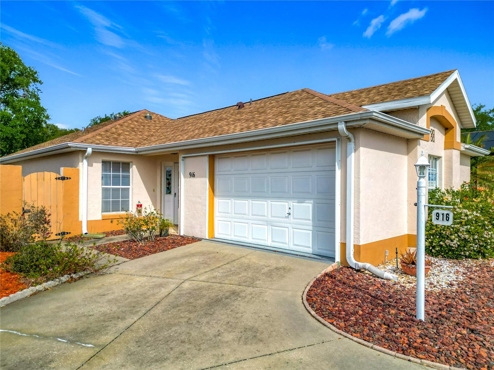916 CANCUN CT, LADY LAKE, FL, 32159