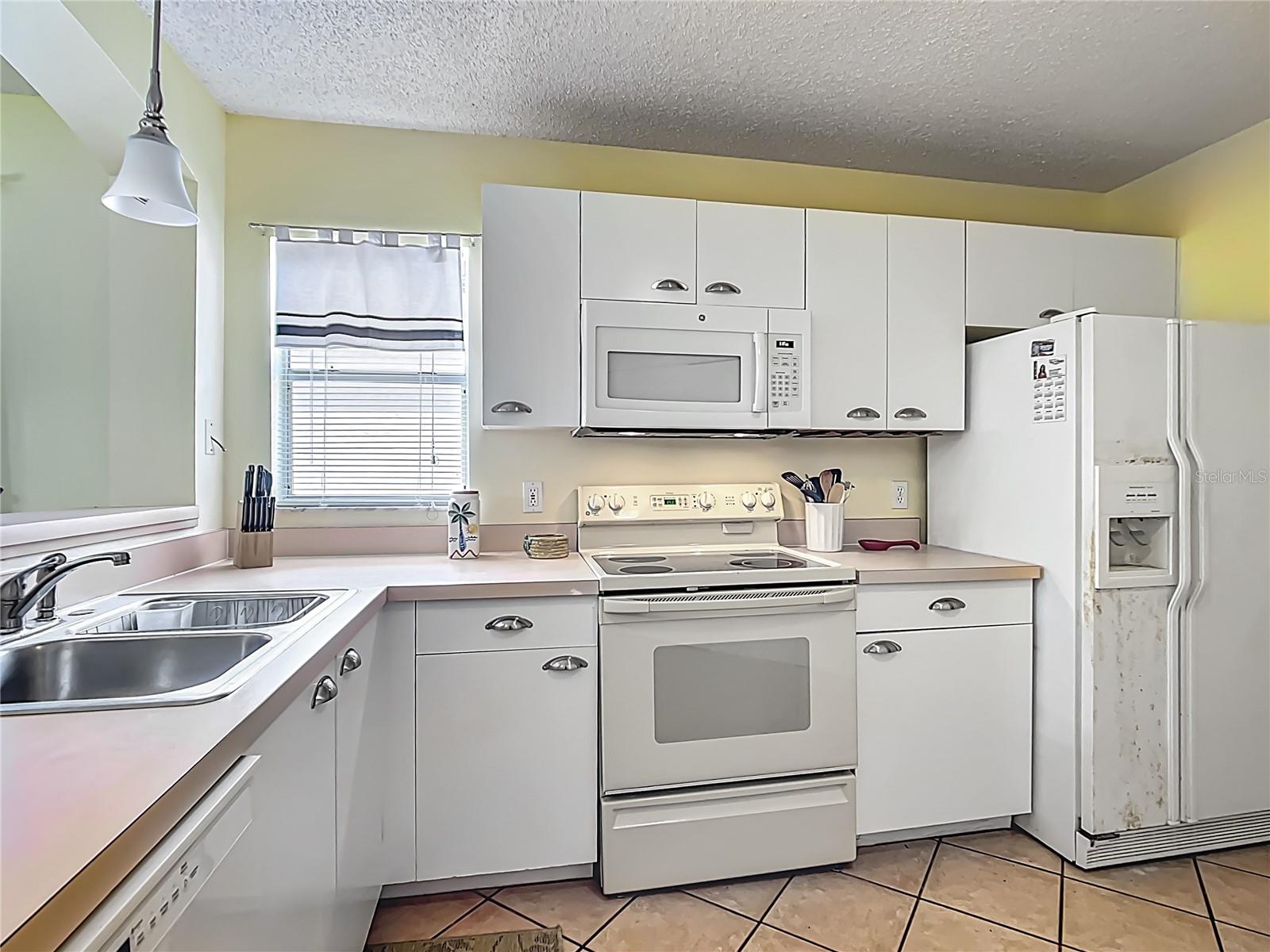 916 CANCUN CT, LADY LAKE, FL, 32159