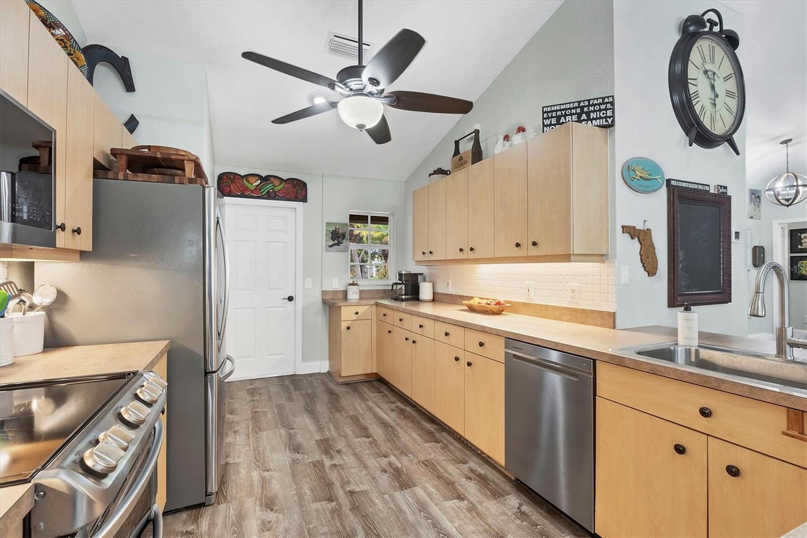 533 BOUNDARY BLVD, ROTONDA WEST, FL, 33947