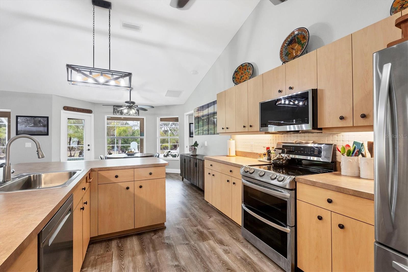 533 BOUNDARY BLVD, ROTONDA WEST, FL, 33947