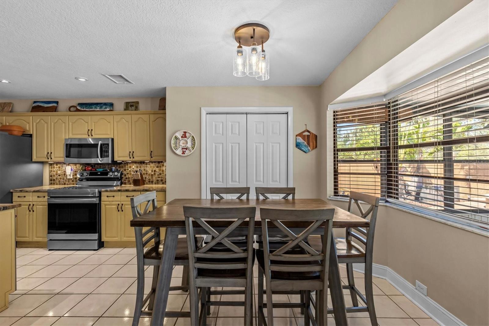 1330 GULFVIEW WOODS LN, TARPON SPRINGS, FL, 34689