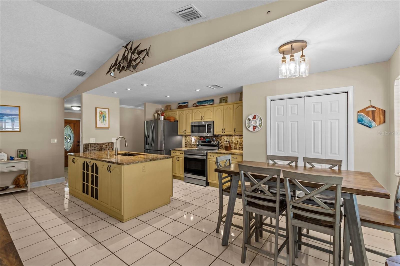 1330 GULFVIEW WOODS LN, TARPON SPRINGS, FL, 34689