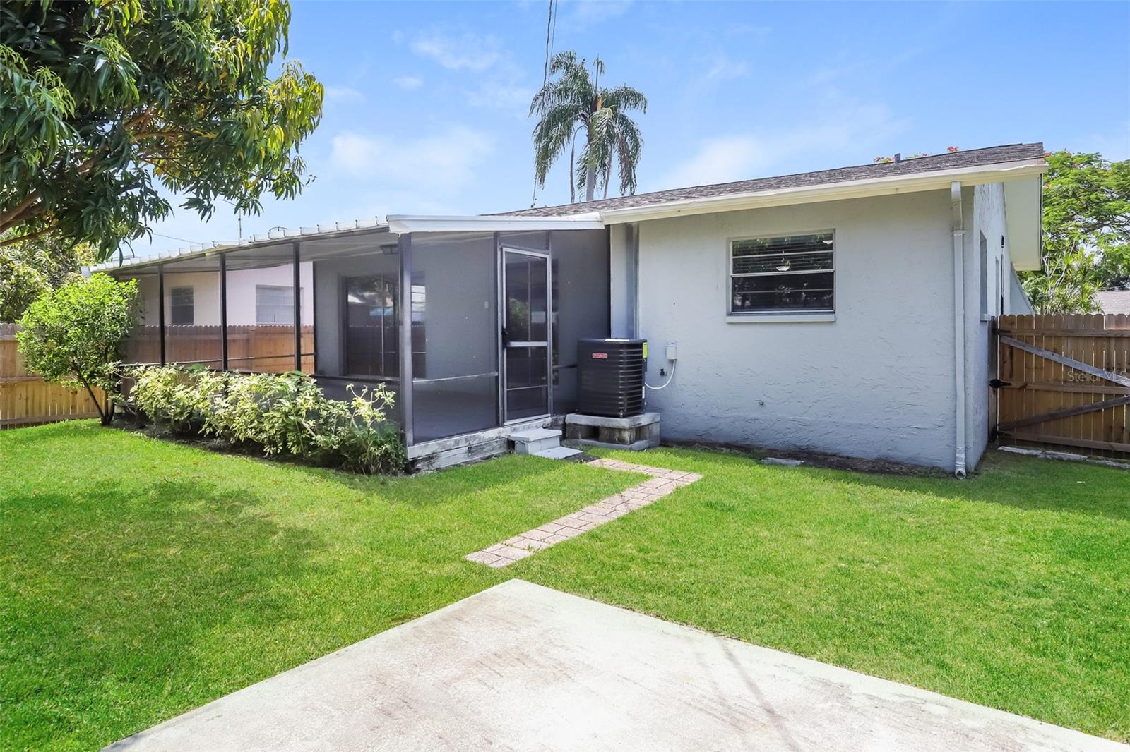 1827 MASSACHUSETTS AVE NE, ST PETERSBURG, FL, 33703