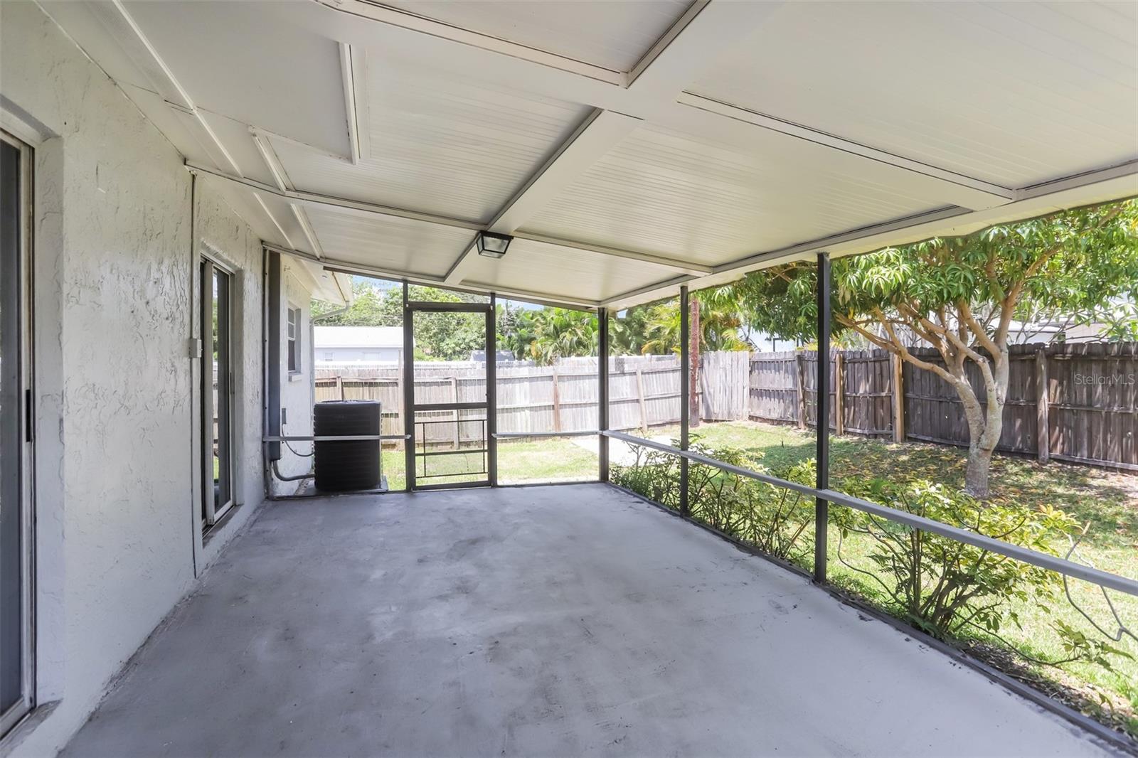1827 MASSACHUSETTS AVE NE, ST PETERSBURG, FL, 33703