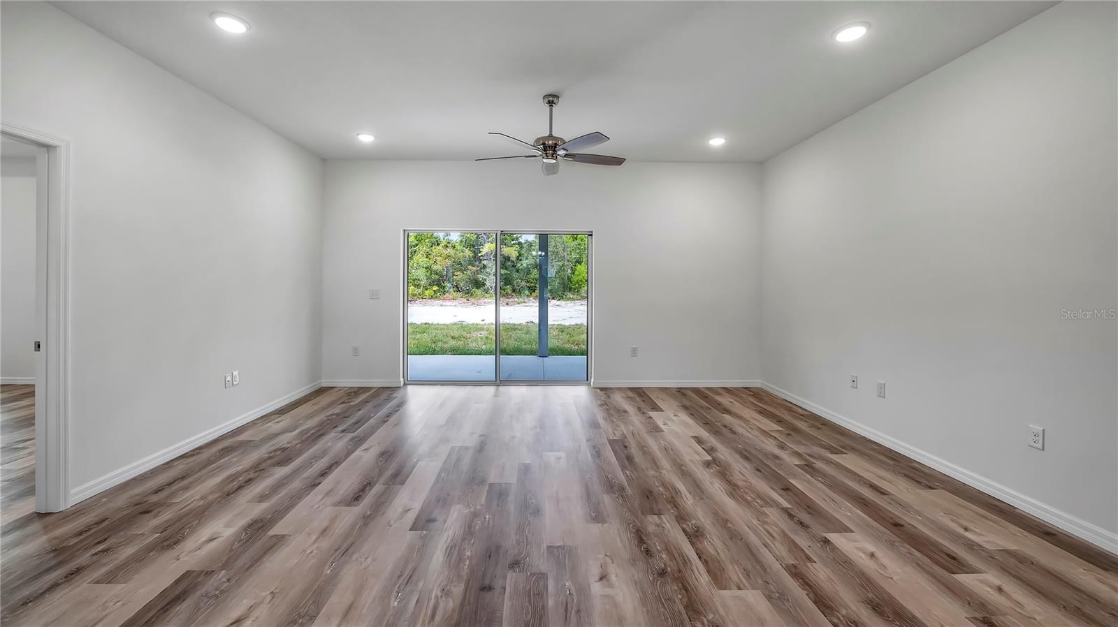 40700 E NINTH AVE, UMATILLA, FL, 32784