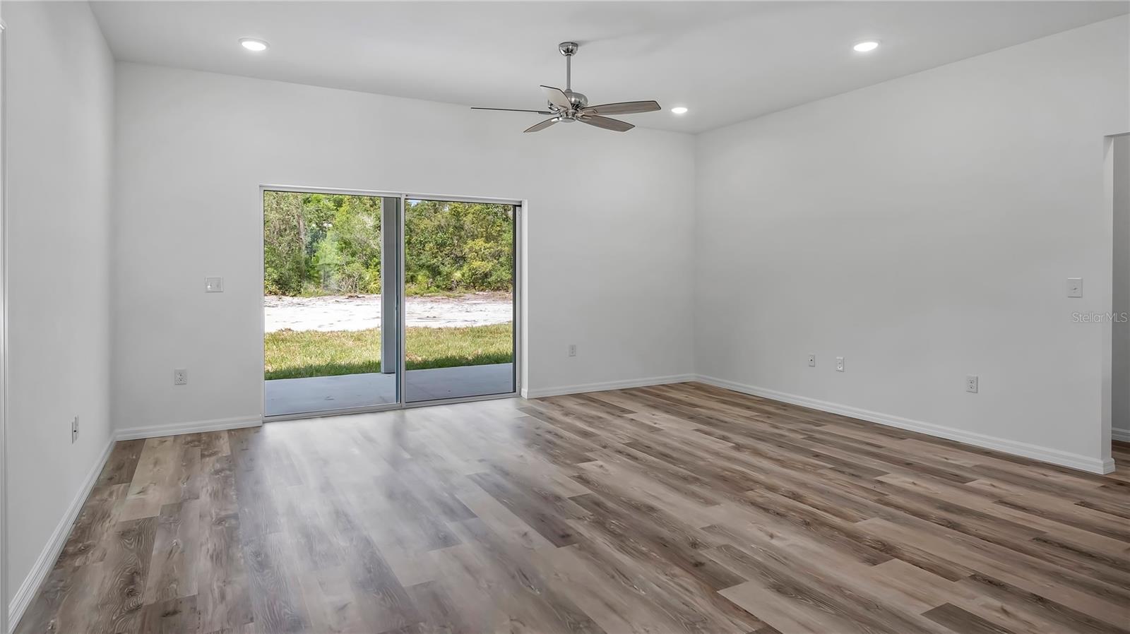 40700 E NINTH AVE, UMATILLA, FL, 32784