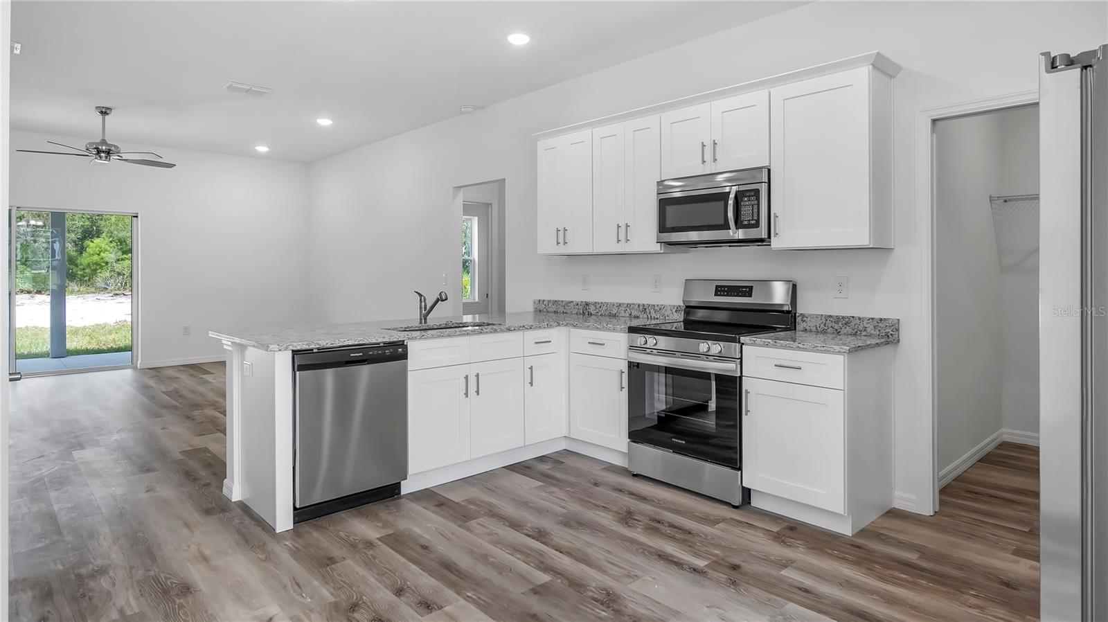 40700 E NINTH AVE, UMATILLA, FL, 32784