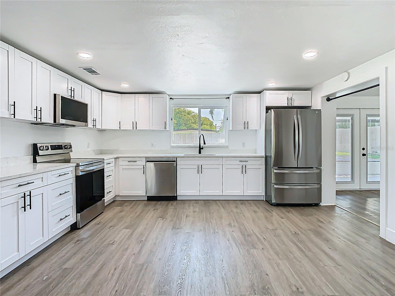 1209 W CAMELLIA DR, BRANDON, FL, 33510