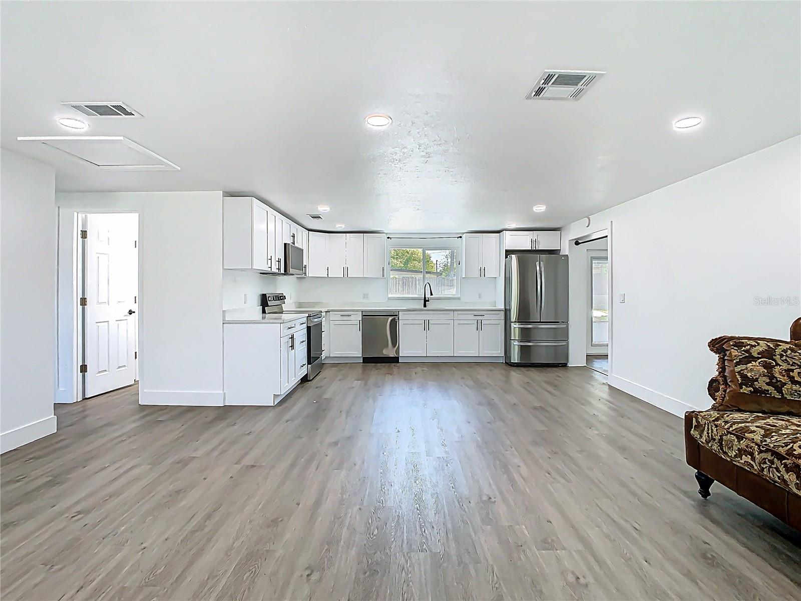 1209 W CAMELLIA DR, BRANDON, FL, 33510