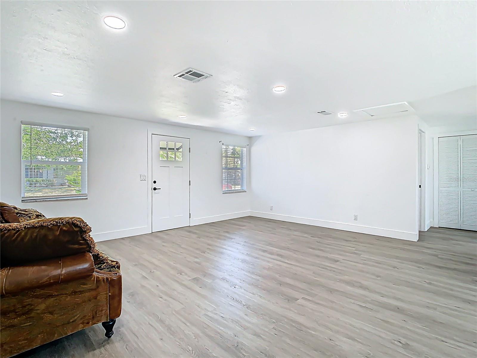 1209 W CAMELLIA DR, BRANDON, FL, 33510