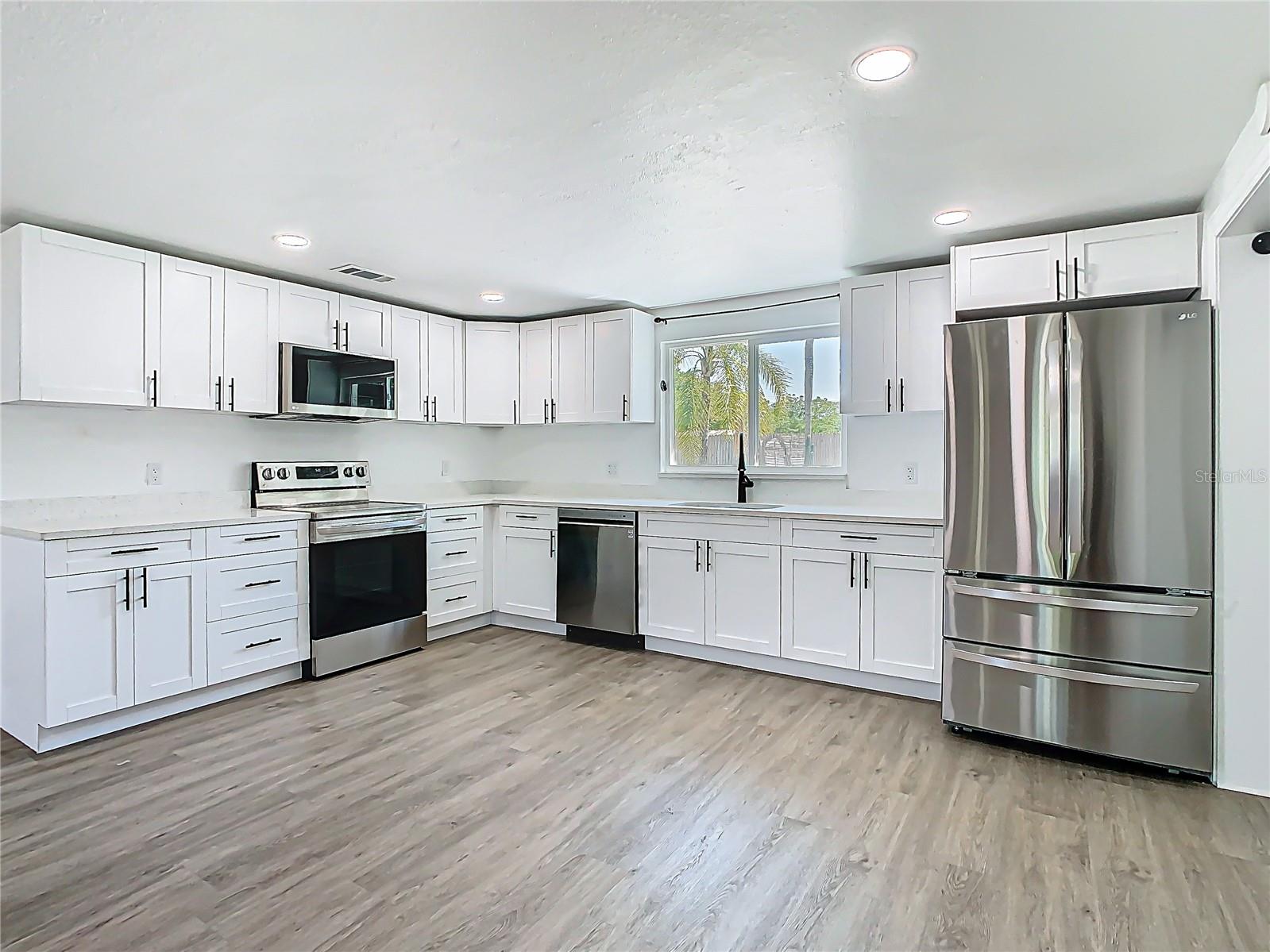 1209 W CAMELLIA DR, BRANDON, FL, 33510
