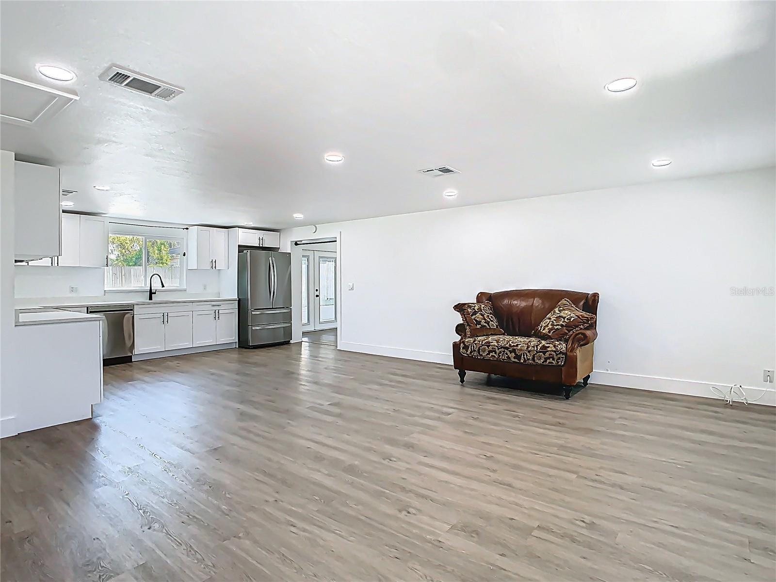 1209 W CAMELLIA DR, BRANDON, FL, 33510