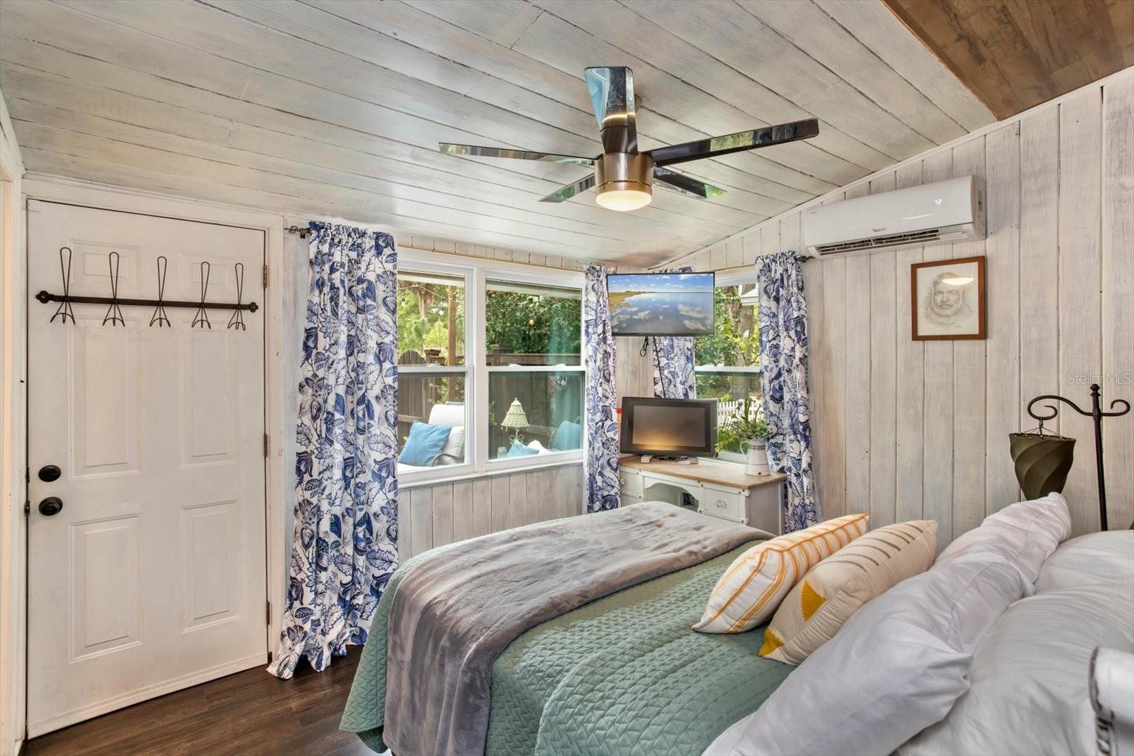 1010 N CLAYTON ST, MOUNT DORA, FL, 32757