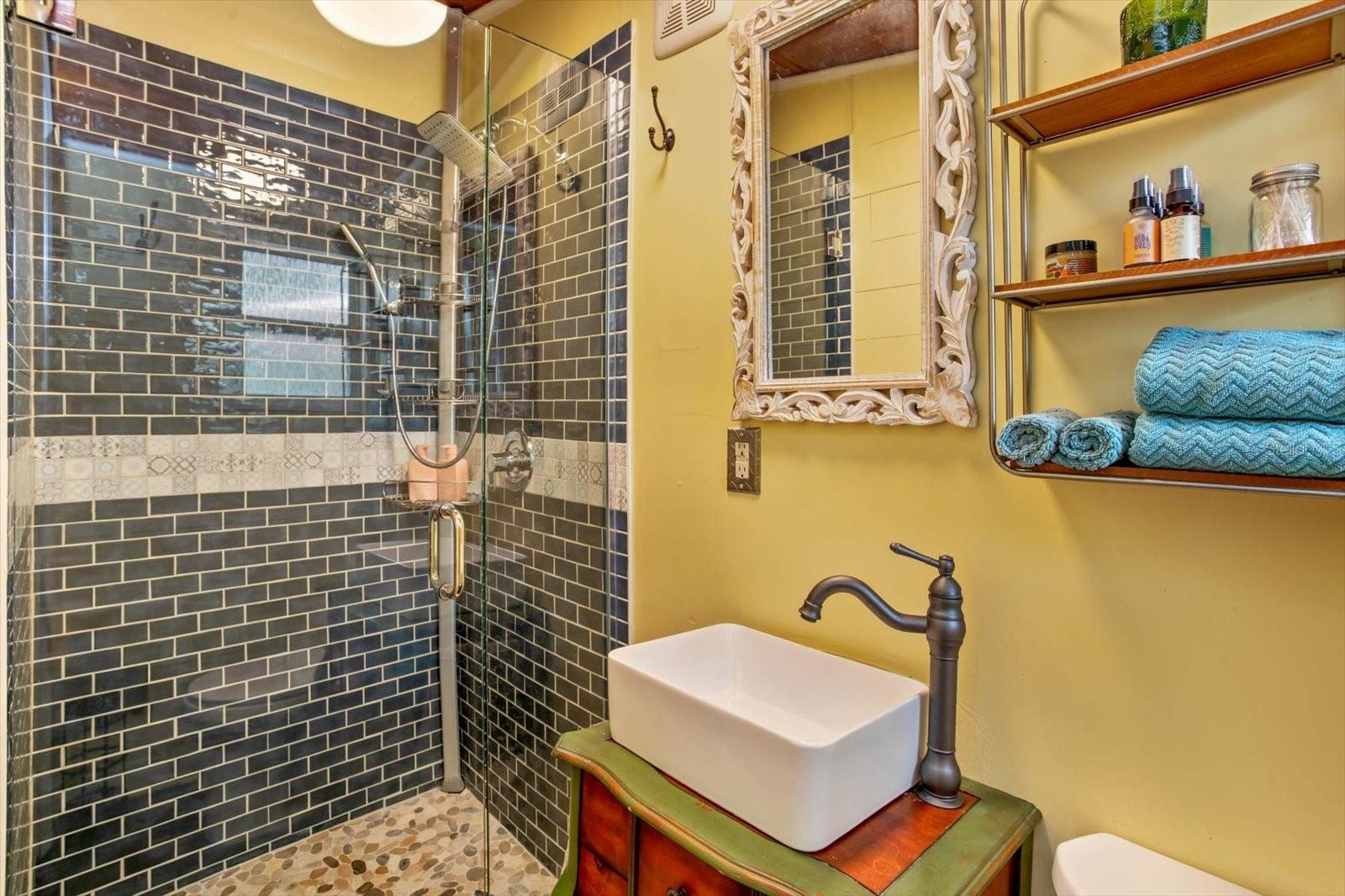 1010 N CLAYTON ST, MOUNT DORA, FL, 32757