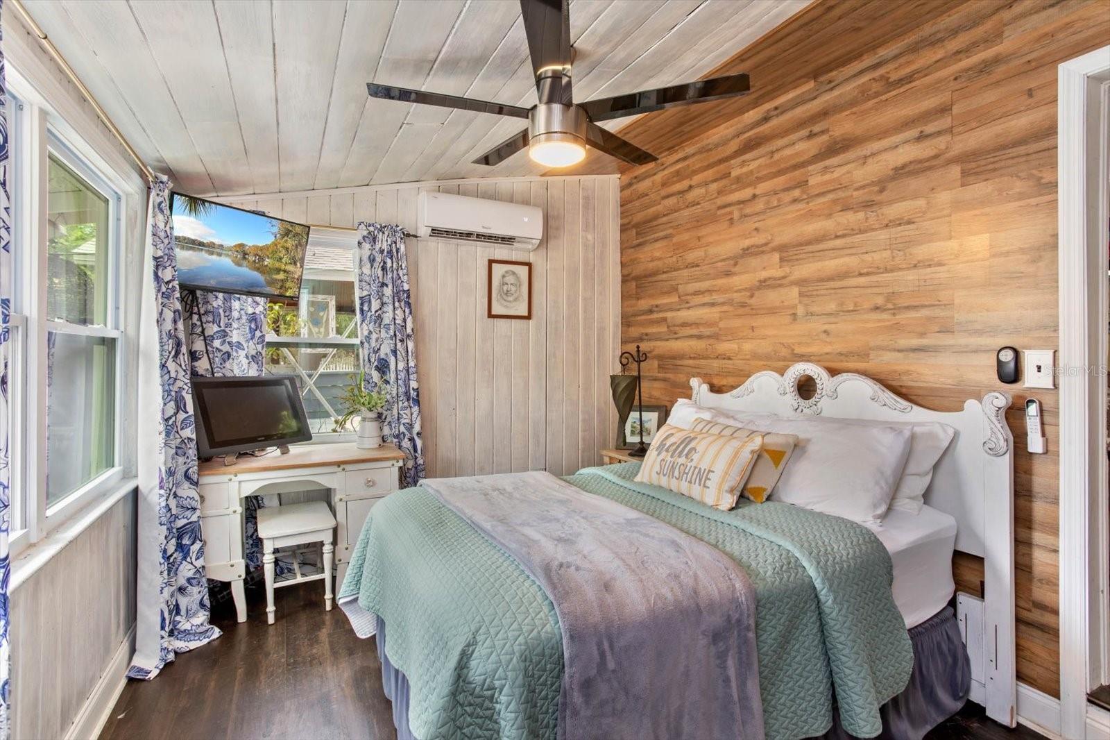 1010 N CLAYTON ST, MOUNT DORA, FL, 32757