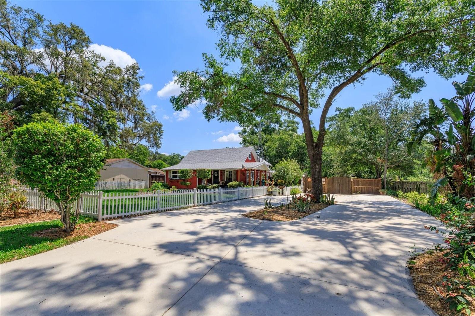 1010 N CLAYTON ST, MOUNT DORA, FL, 32757