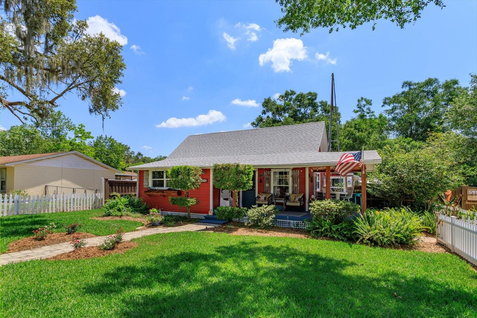 1010 N CLAYTON ST, MOUNT DORA, FL, 32757